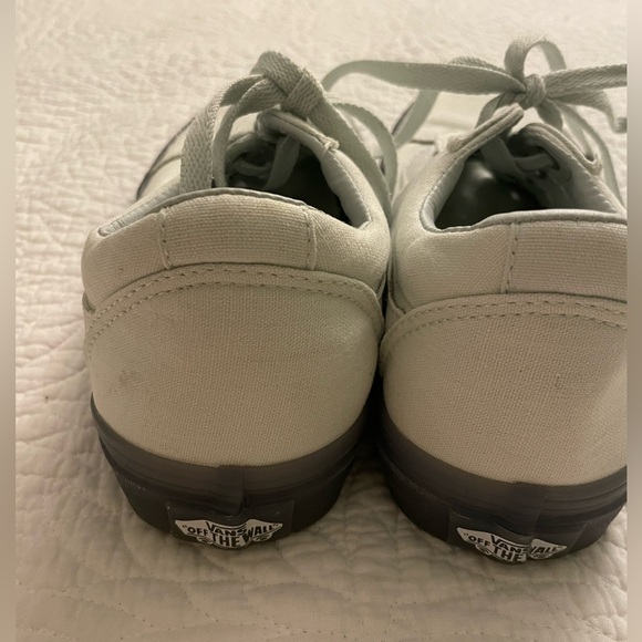 Womens Old Skool Vans White Canvas Sneakers with Gray Soles Size 7.5 - Picture 3 of 6